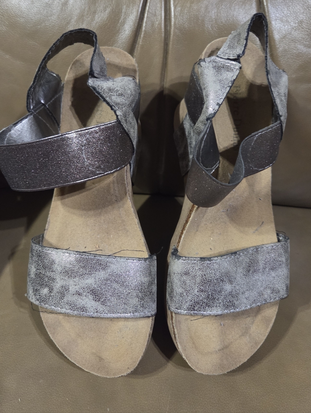 Women's Pierre Dumas Metallic Gray Strappy Comfort Sandals